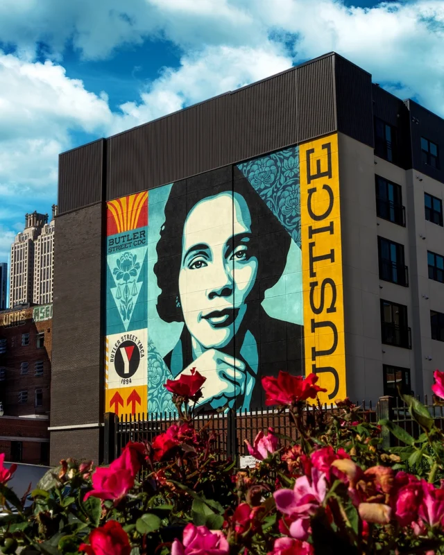I just opened my art show “New Day Rising” at @ABVGallery in Atlanta, and while in town the crew and I were also able to paint “Justice Champion Coretta Scott King,” a mural of civil rights icon Coretta Scott King, the wife of Martin Luther King Jr., who kept vigorously organizing and pushing for change long after her husband was assassinated. The mural sits across the street from the former Butler Street YMCA where Coretta and Dr. King often gathered with activists. We are seeing very troubling backsliding on civil rights, so do your part for democracy and make sure to VOTE! I’m very grateful to Nate and @GregMike from ABV Gallery for their help facilitating this project as well as the @butlerstreetcdc, @gormanusa, and Sweet Auburn Grande. Also, thanks to my crew of Dan Flores, Rob Zagula, and Jon Furlong (who also shot the photos).
-Shepard